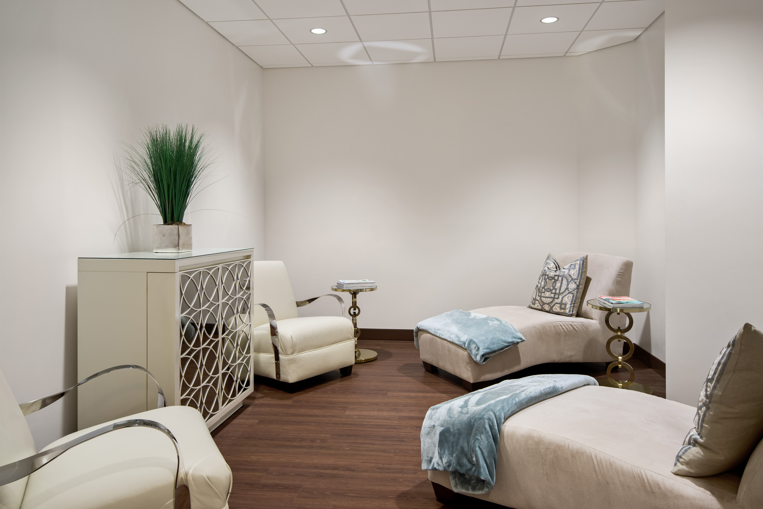 Naples med spa lounge area